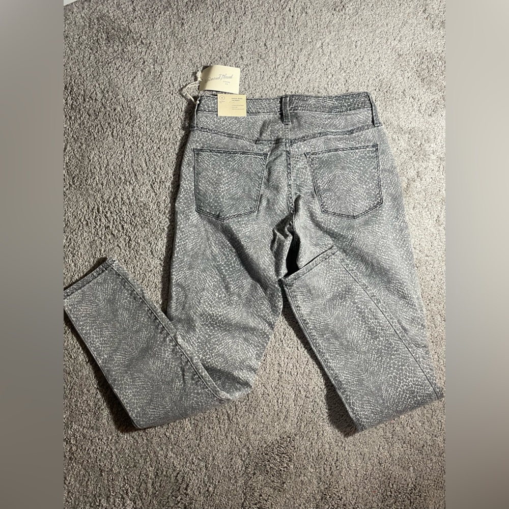 Universal Thread Gray Skinny Jeans - Picture 4 of 4